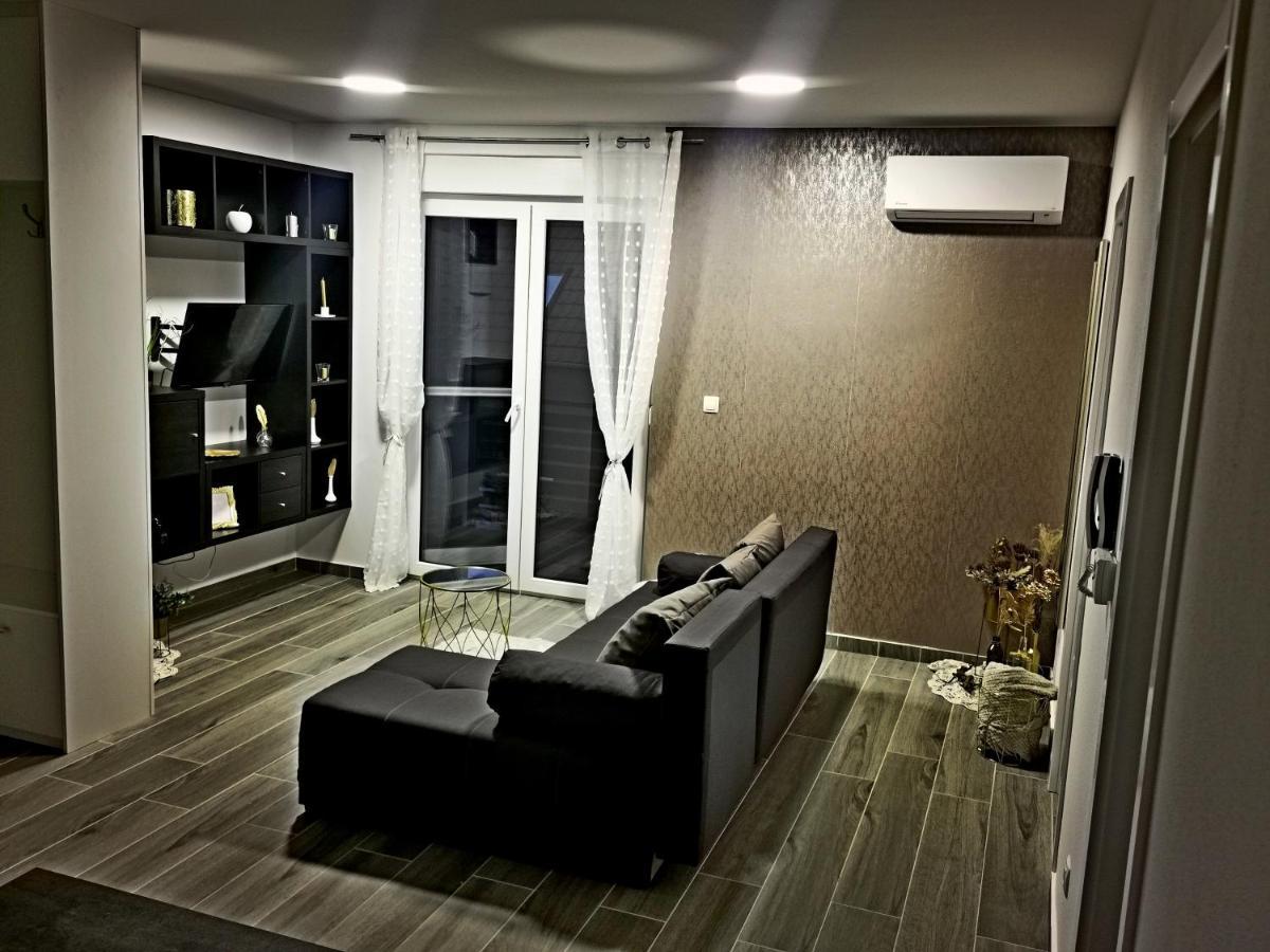 Golden - Self Check In Apartment Osijek Exterior foto