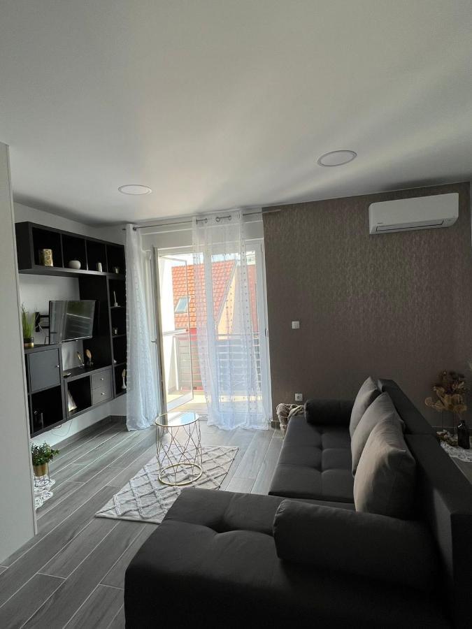 Golden - Self Check In Apartment Osijek Exterior foto