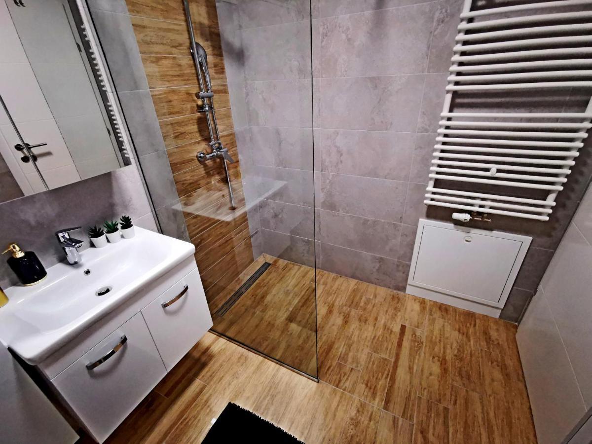 Golden - Self Check In Apartment Osijek Exterior foto
